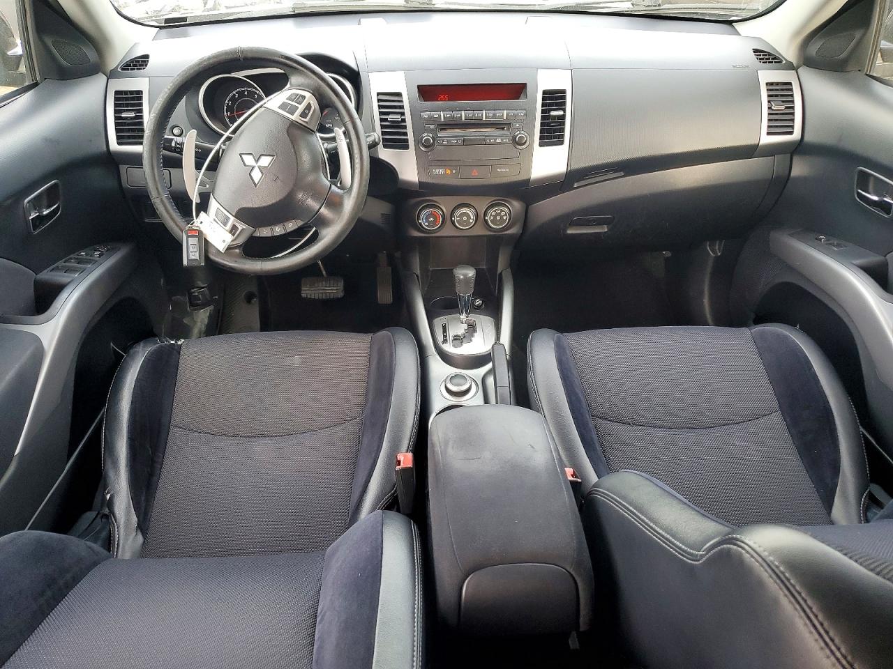 2010 MITSUBISHI OUTLANDER SE photo 8