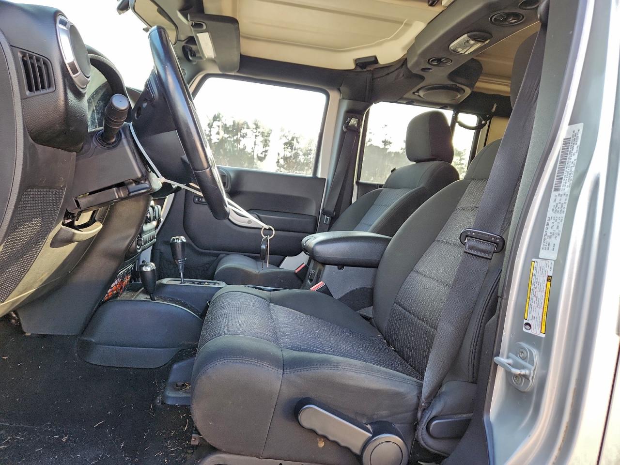 2011 JEEP WRANGLER UNLIMITED SAHARA photo 7