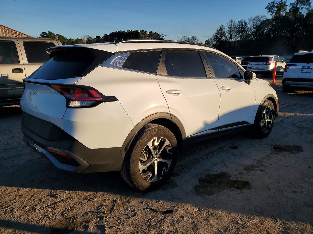 2025 KIA SPORTAGE EX photo 3