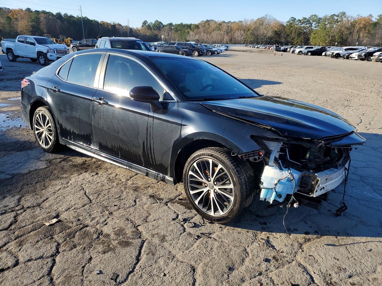 2019 TOYOTA CAMRY SE photo 4