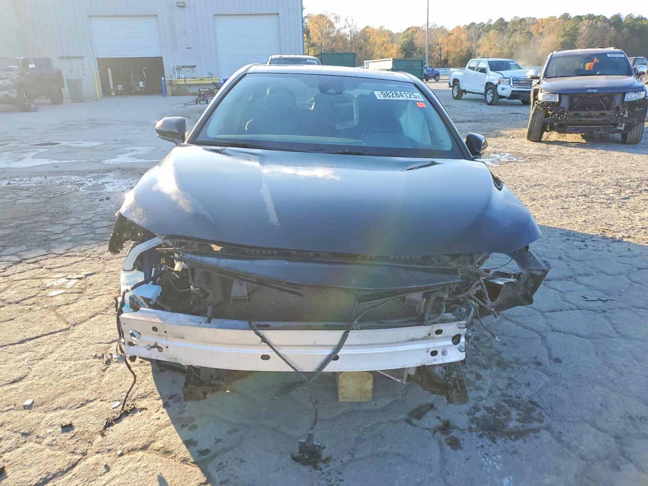 2019 TOYOTA CAMRY SE photo 5
