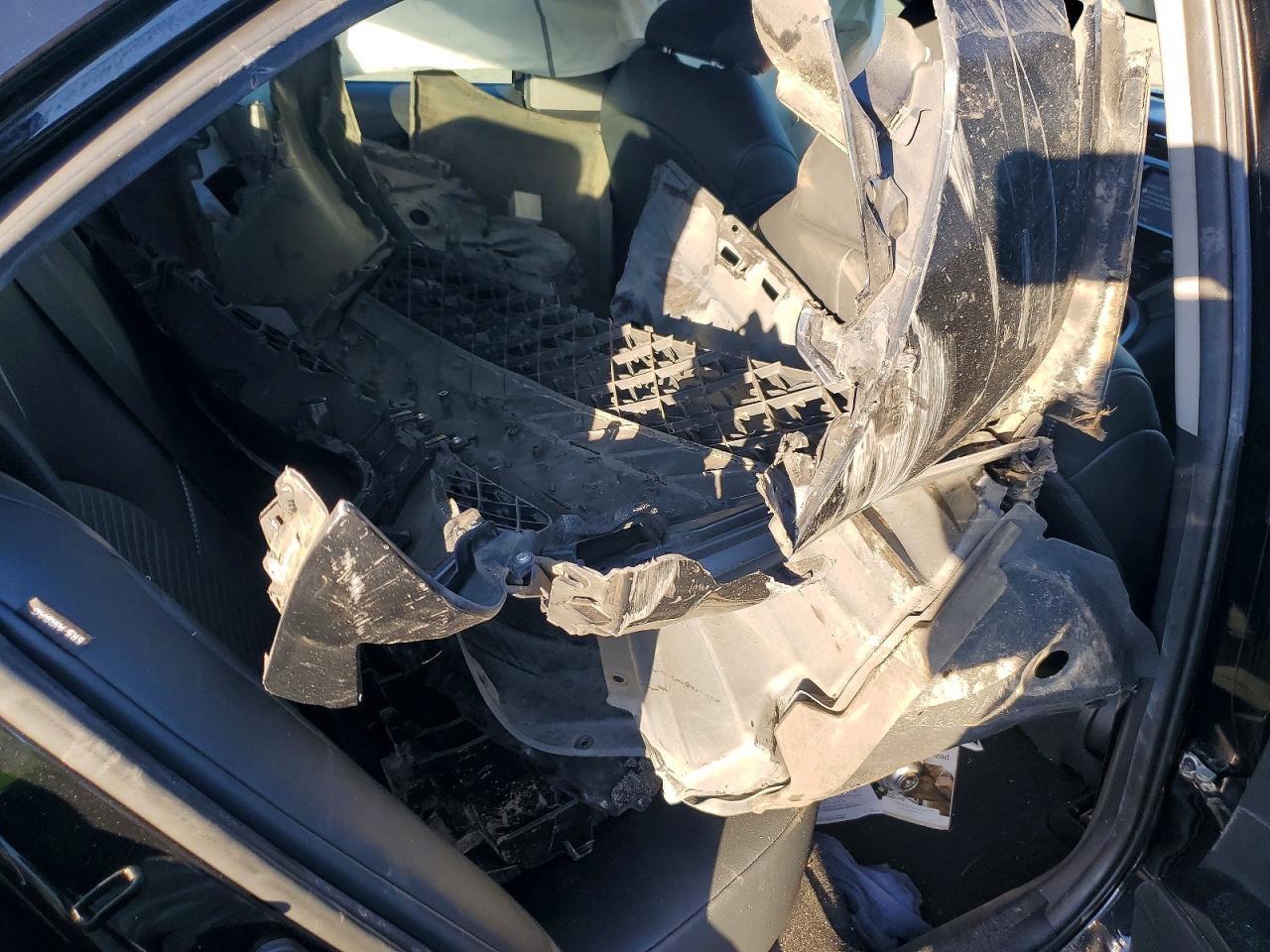 2019 TOYOTA CAMRY SE photo 12
