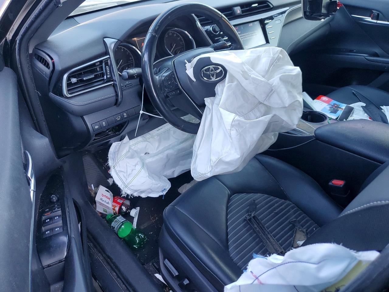 2019 TOYOTA CAMRY SE photo 8