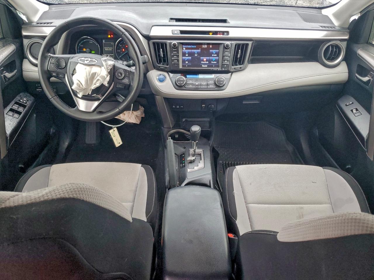 2018 TOYOTA RAV4 HV LE photo 8