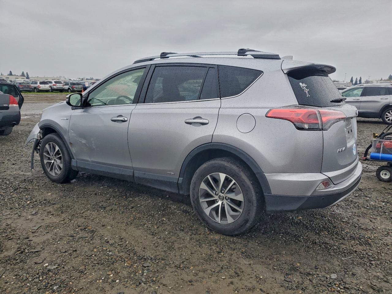 2018 TOYOTA RAV4 HV LE photo 2