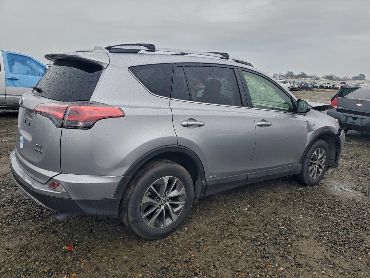 2018 TOYOTA RAV4 HV LE photo 3