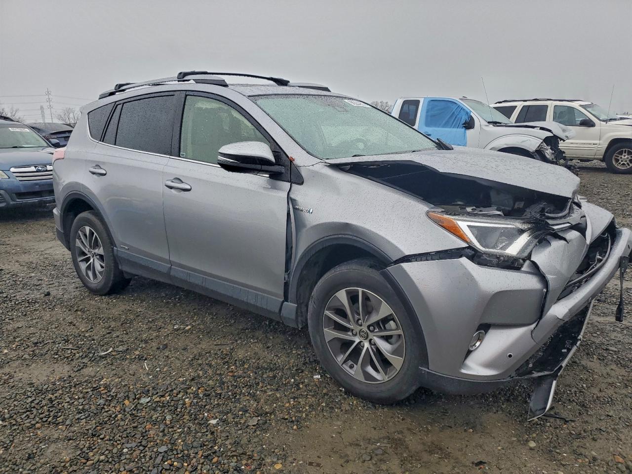 2018 TOYOTA RAV4 HV LE photo 4