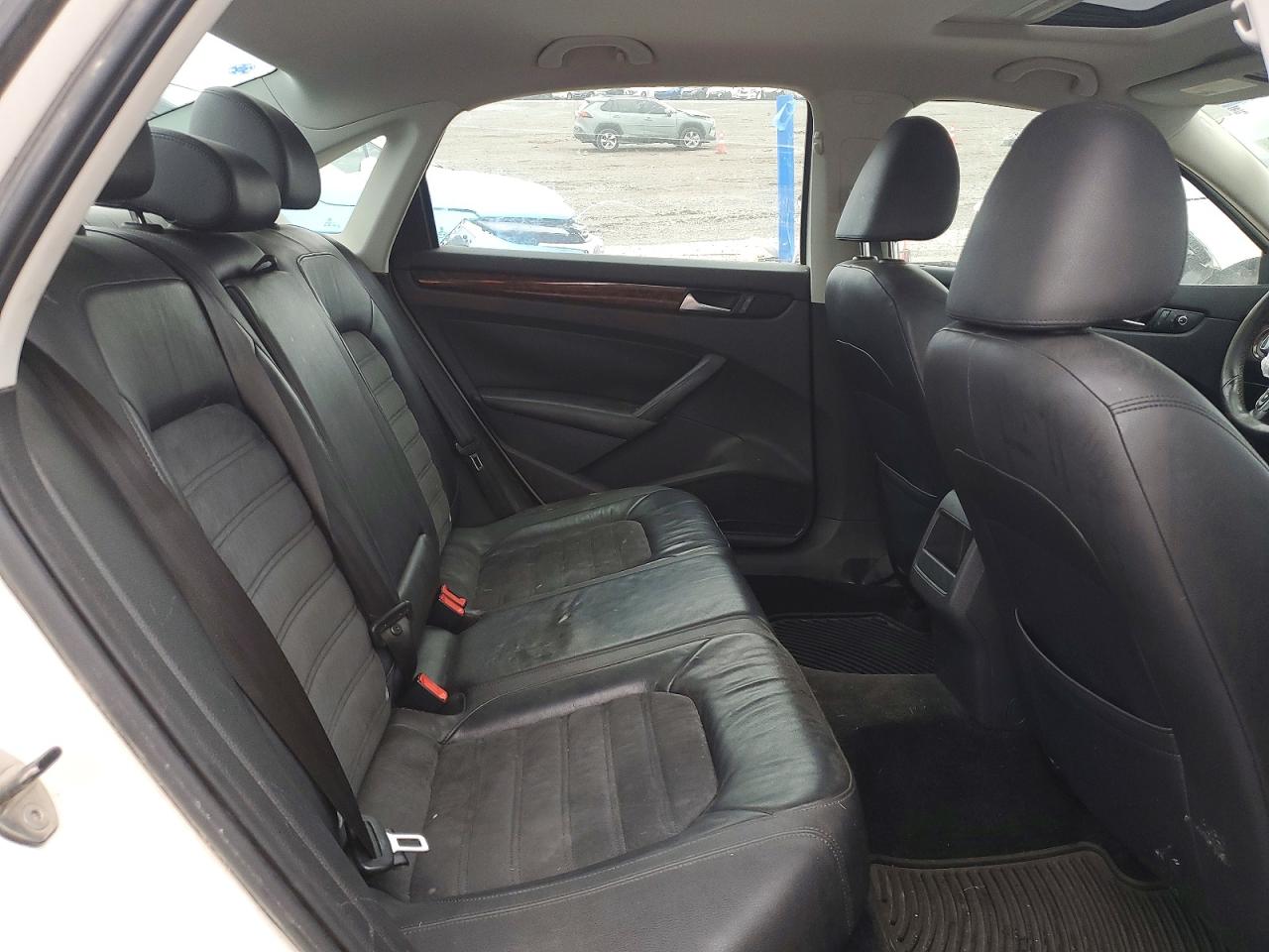 2012 VOLKSWAGEN PASSAT SEL photo 10