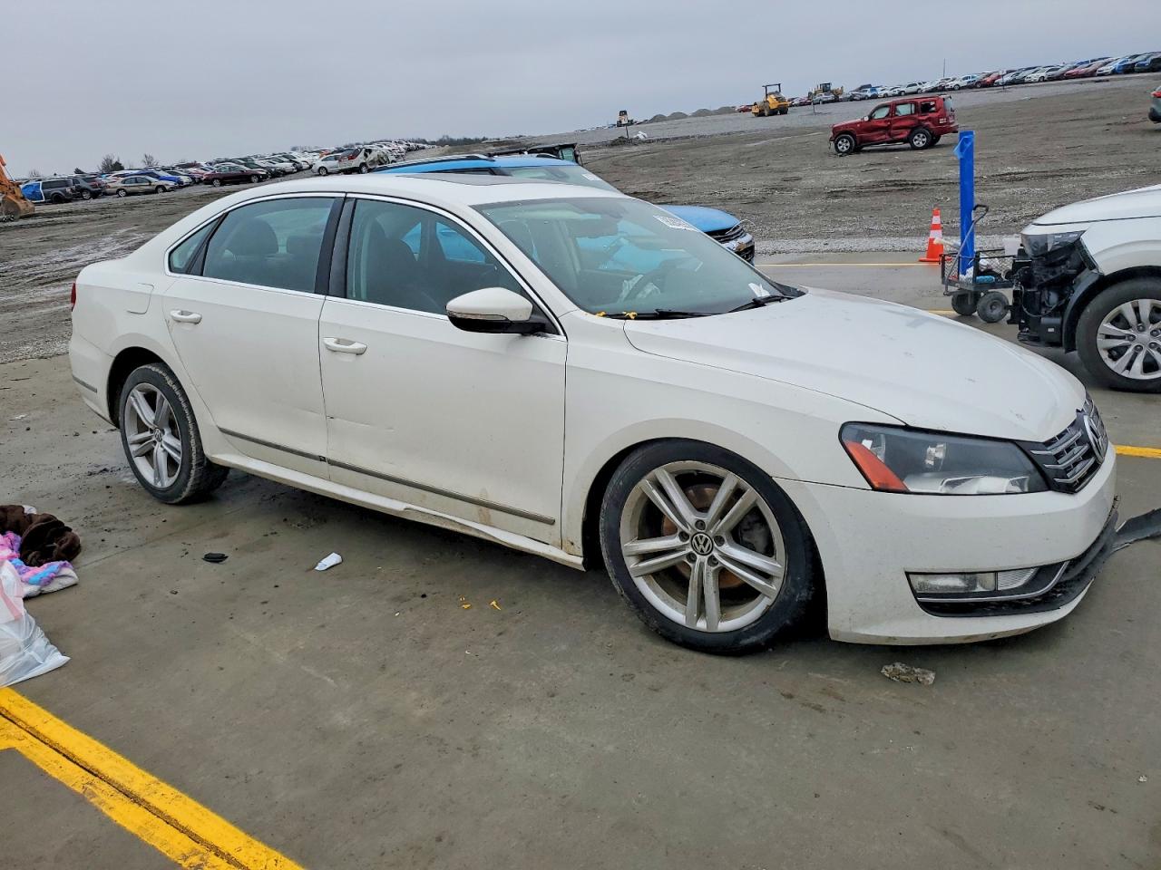 2012 VOLKSWAGEN PASSAT SEL photo 4