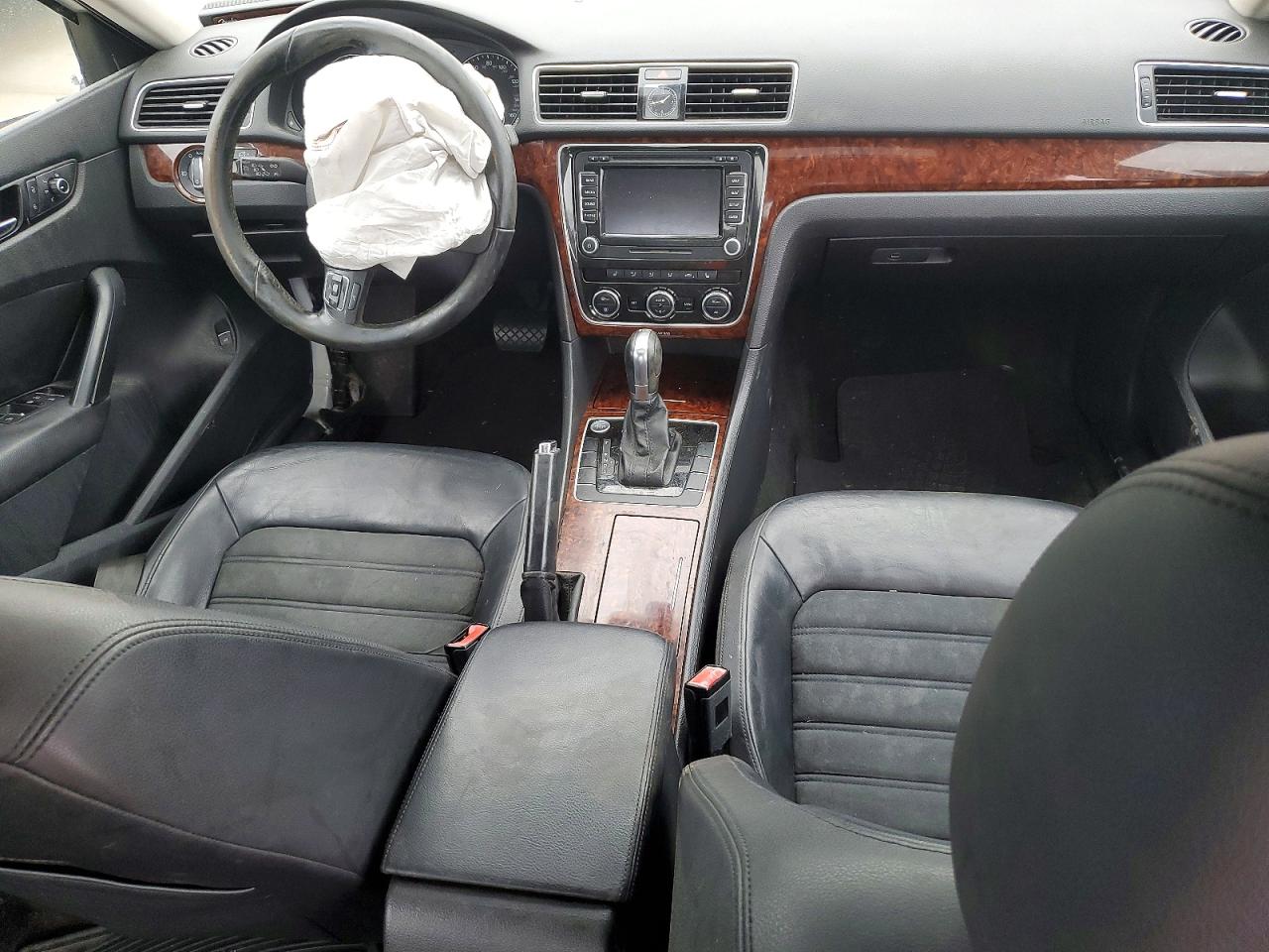 2012 VOLKSWAGEN PASSAT SEL photo 8