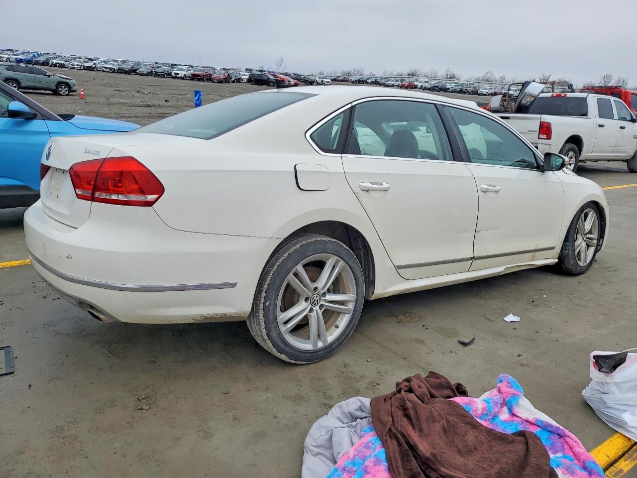 2012 VOLKSWAGEN PASSAT SEL photo 3