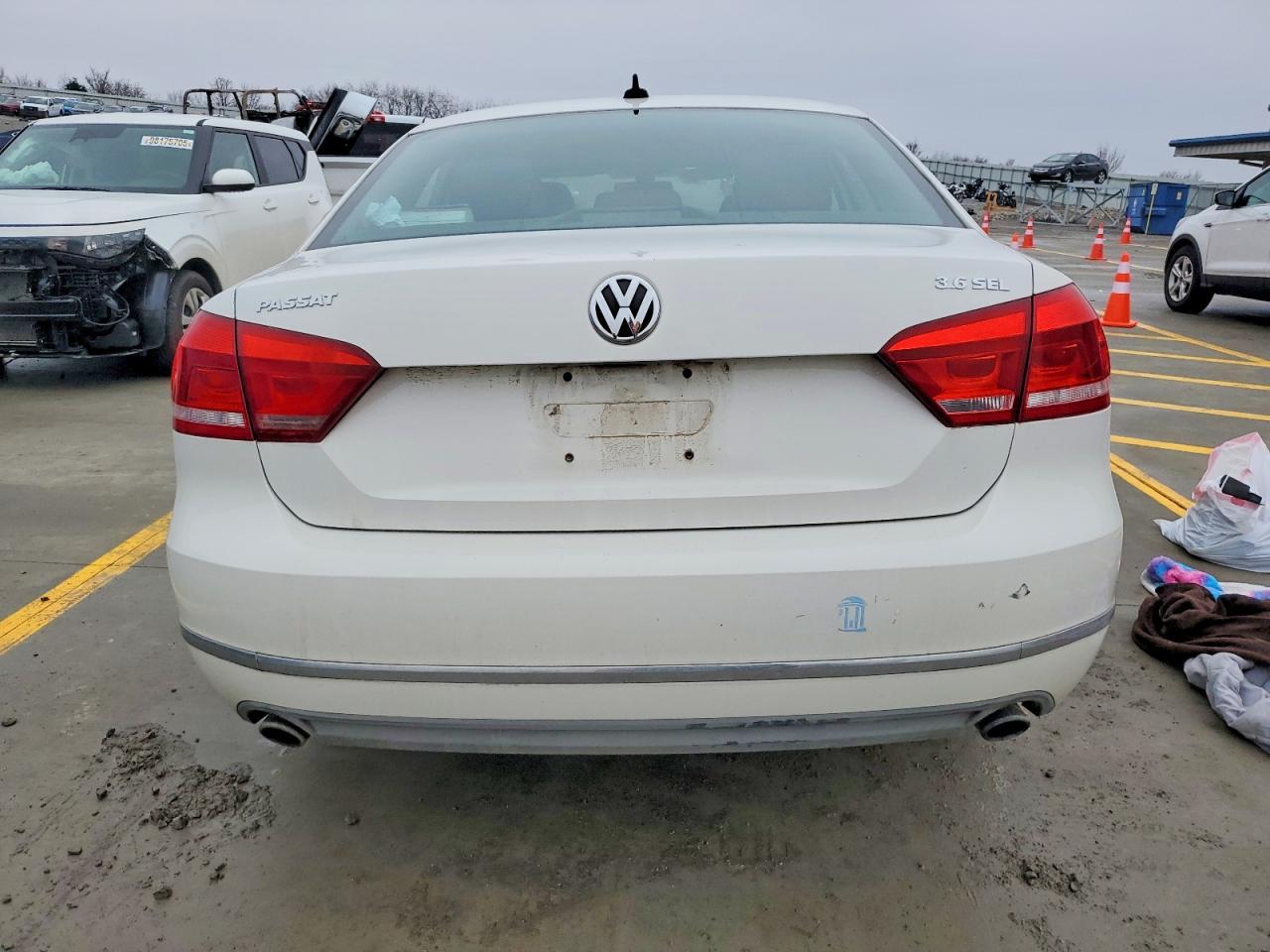 2012 VOLKSWAGEN PASSAT SEL photo 6