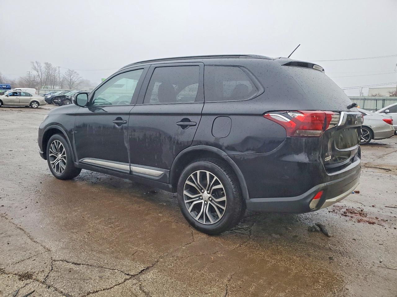 2016 MITSUBISHI OUTLANDER SE photo 2