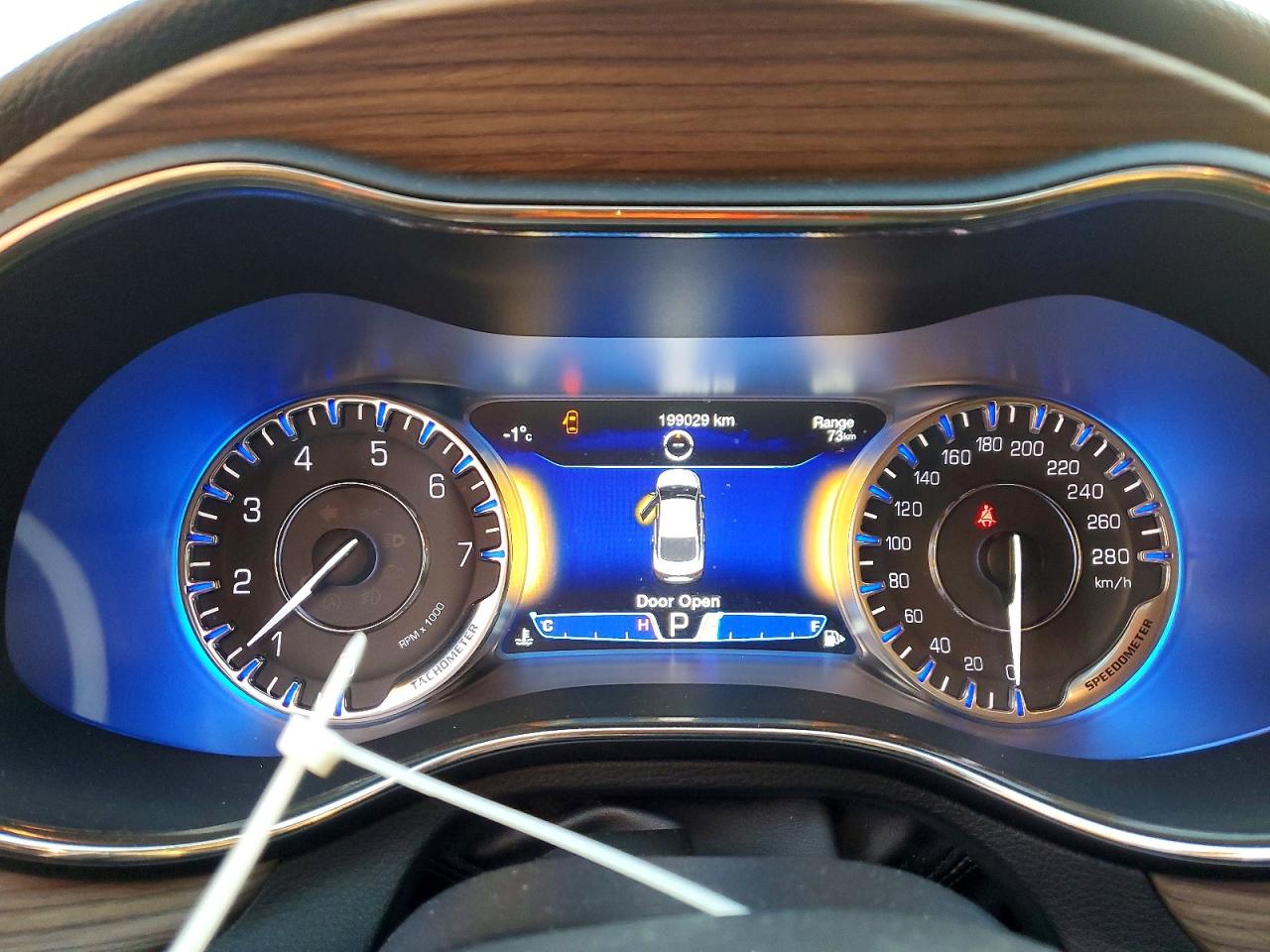 2015 CHRYSLER 200 C photo 9