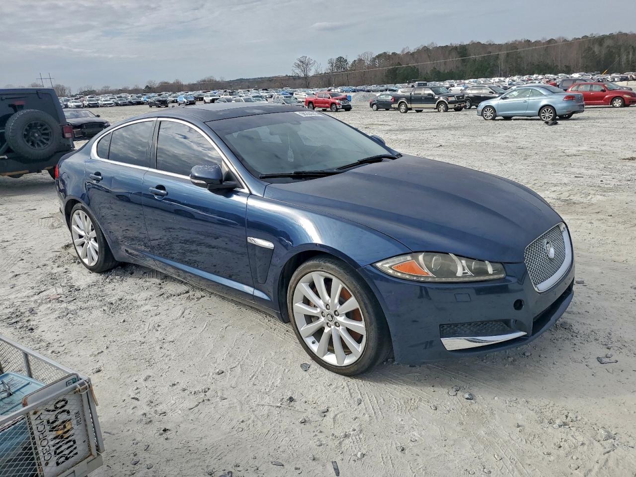 2013 JAGUAR XF photo 4