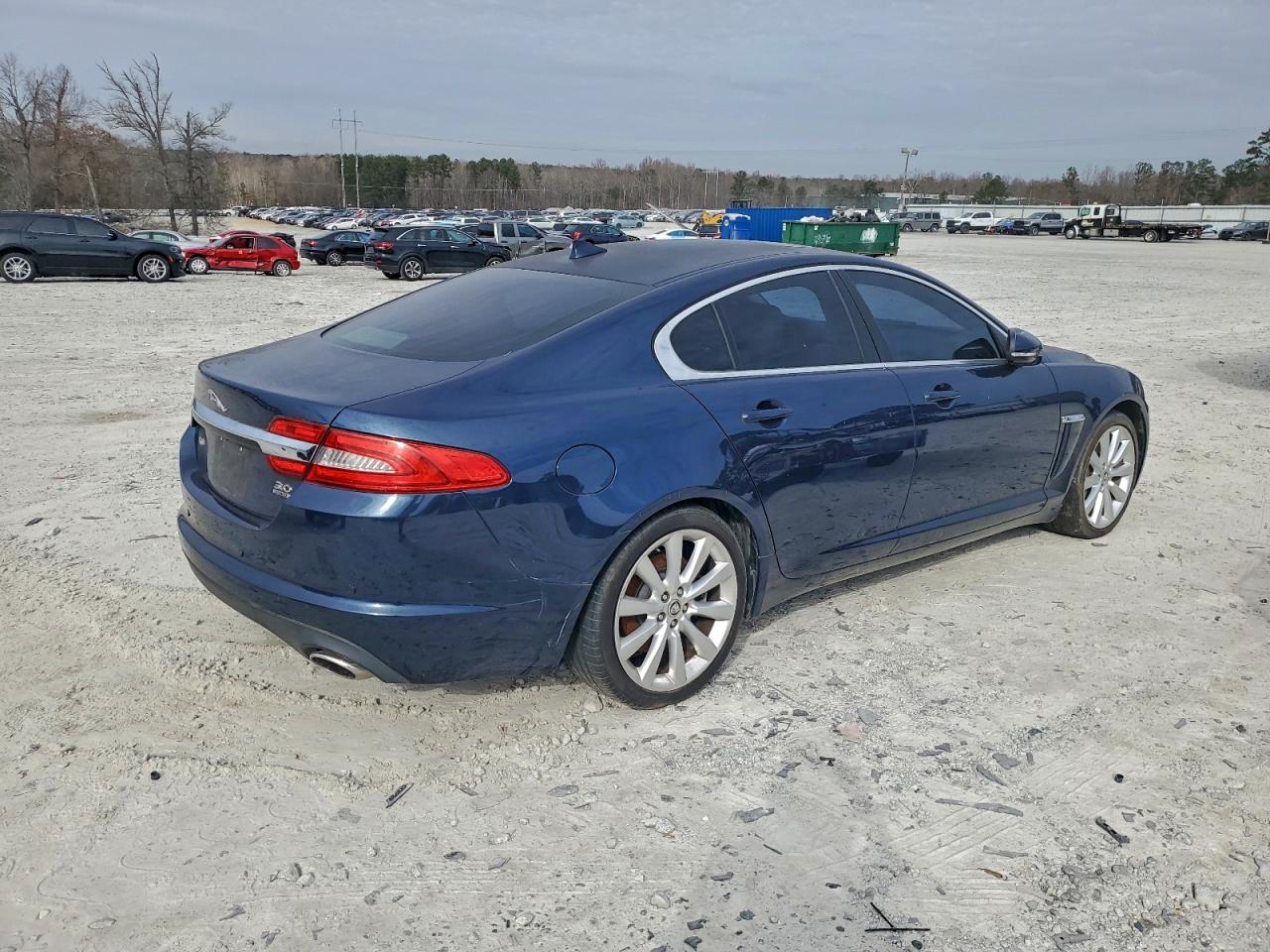 2013 JAGUAR XF photo 3