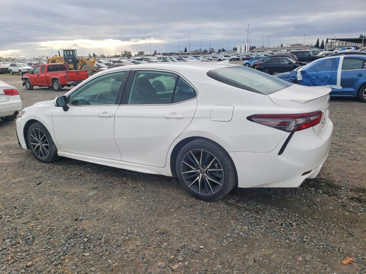 2022 TOYOTA CAMRY SE photo 2