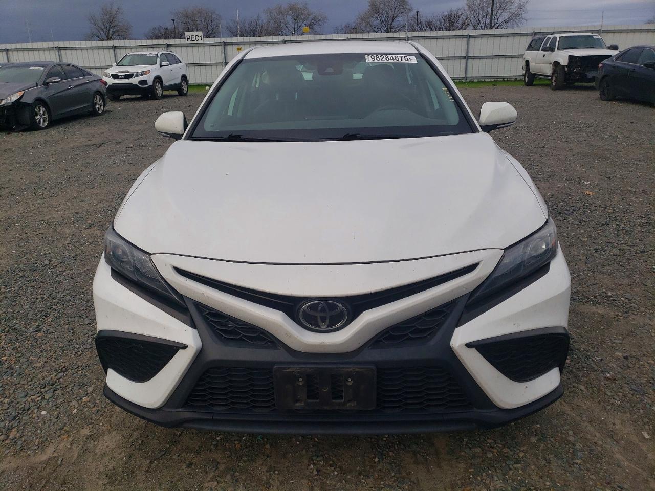 2022 TOYOTA CAMRY SE photo 5