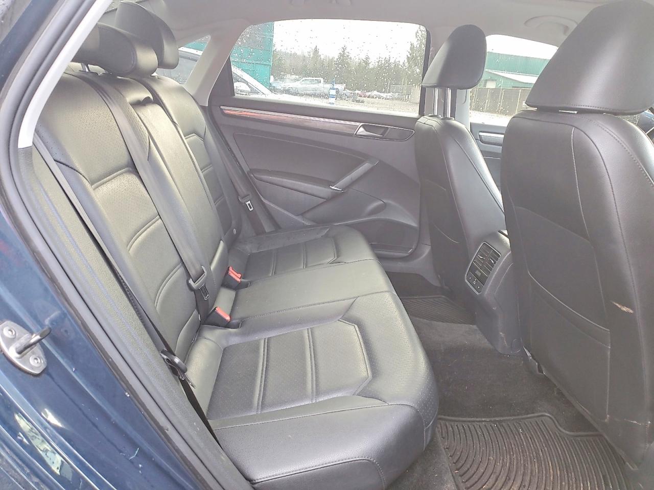 2018 VOLKSWAGEN PASSAT SE photo 10