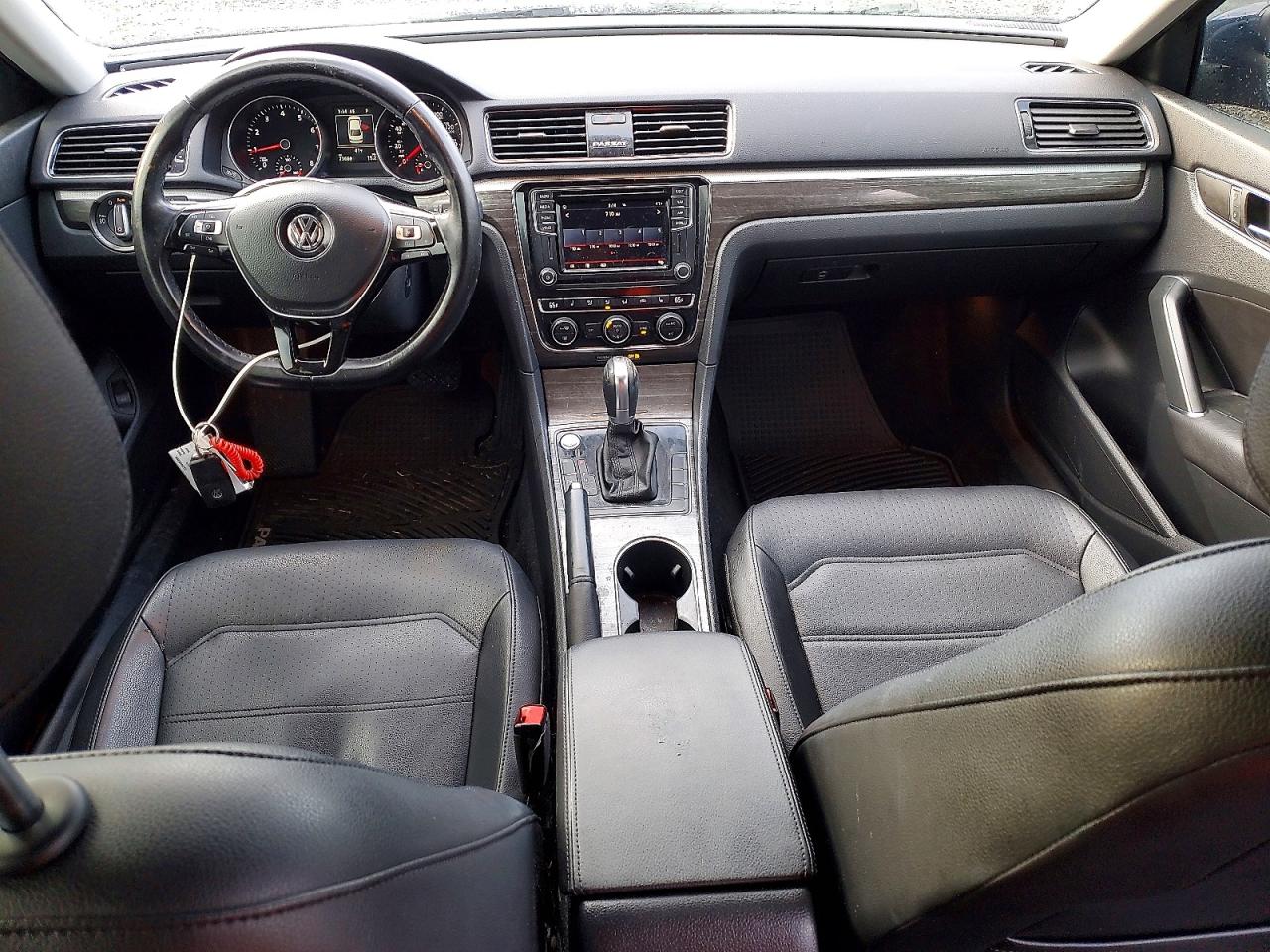 2018 VOLKSWAGEN PASSAT SE photo 8