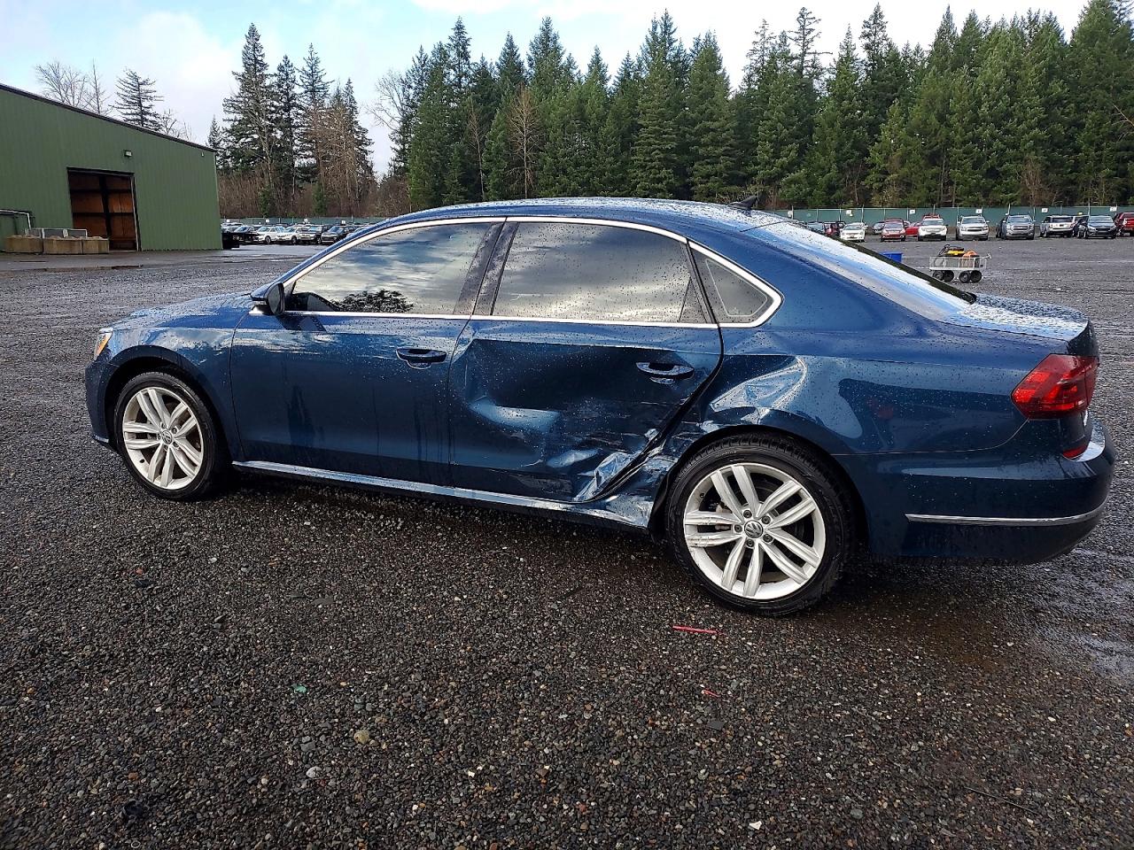 2018 VOLKSWAGEN PASSAT SE photo 2