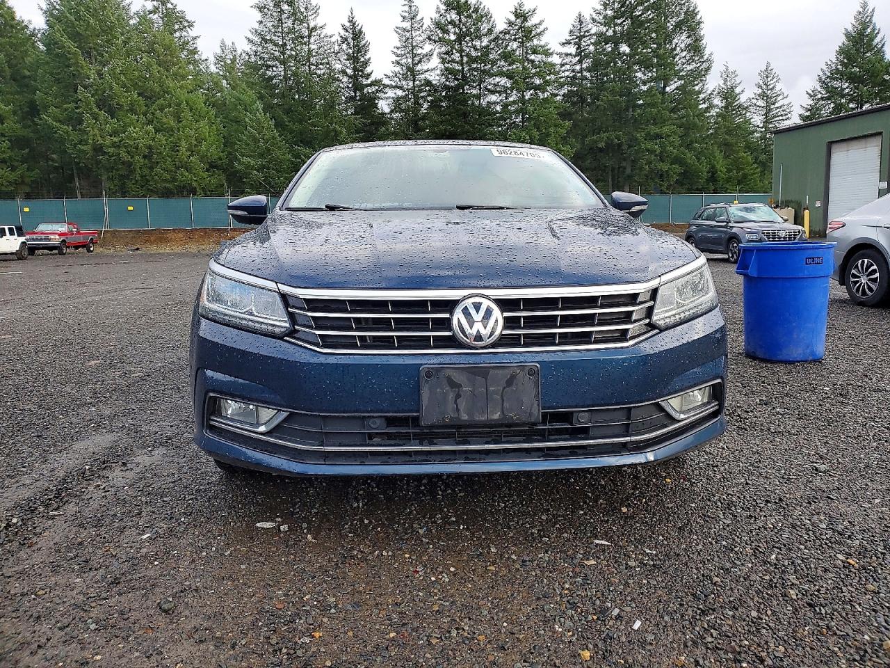 2018 VOLKSWAGEN PASSAT SE photo 5