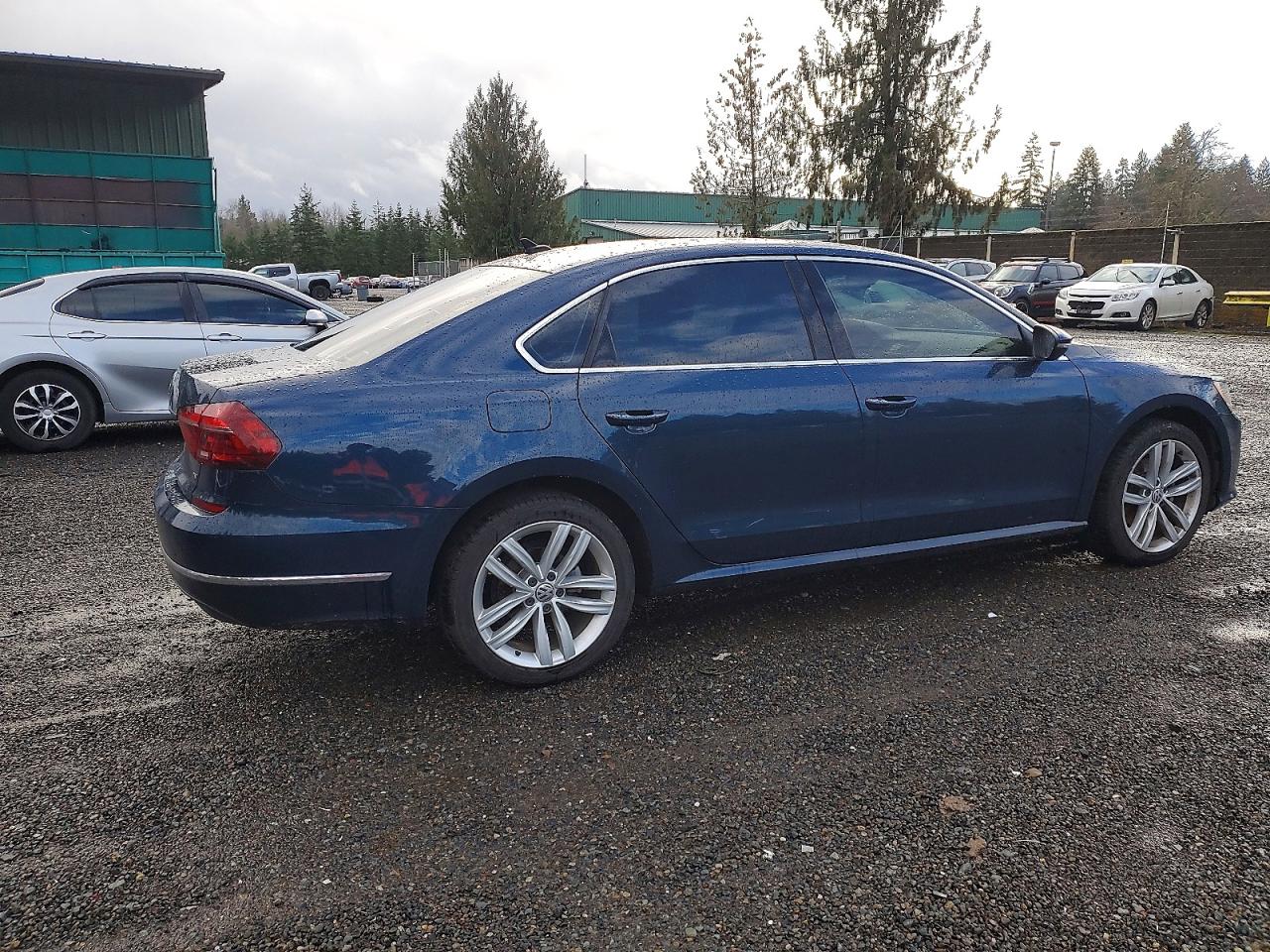 2018 VOLKSWAGEN PASSAT SE photo 3