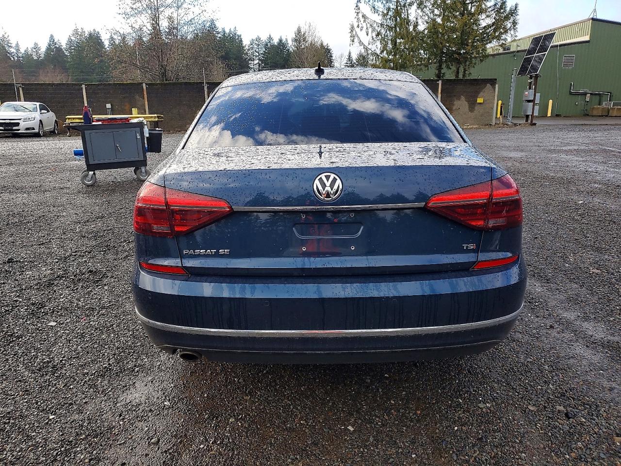 2018 VOLKSWAGEN PASSAT SE photo 6