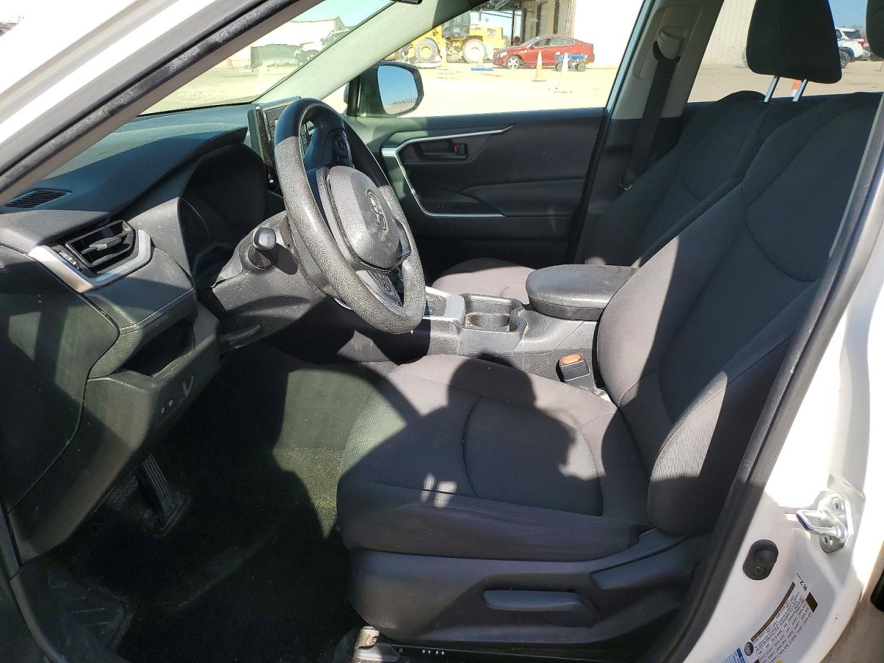2021 TOYOTA RAV4 LE photo 7