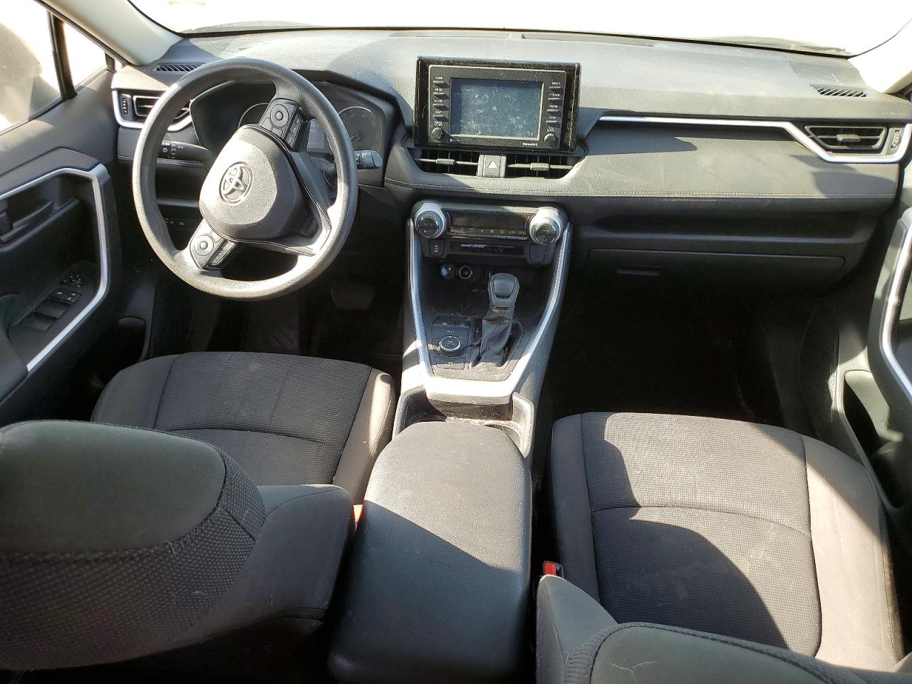 2021 TOYOTA RAV4 LE photo 8