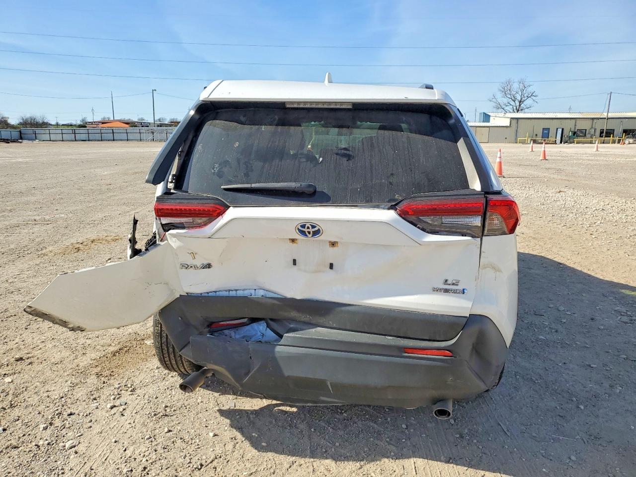 2021 TOYOTA RAV4 LE photo 6