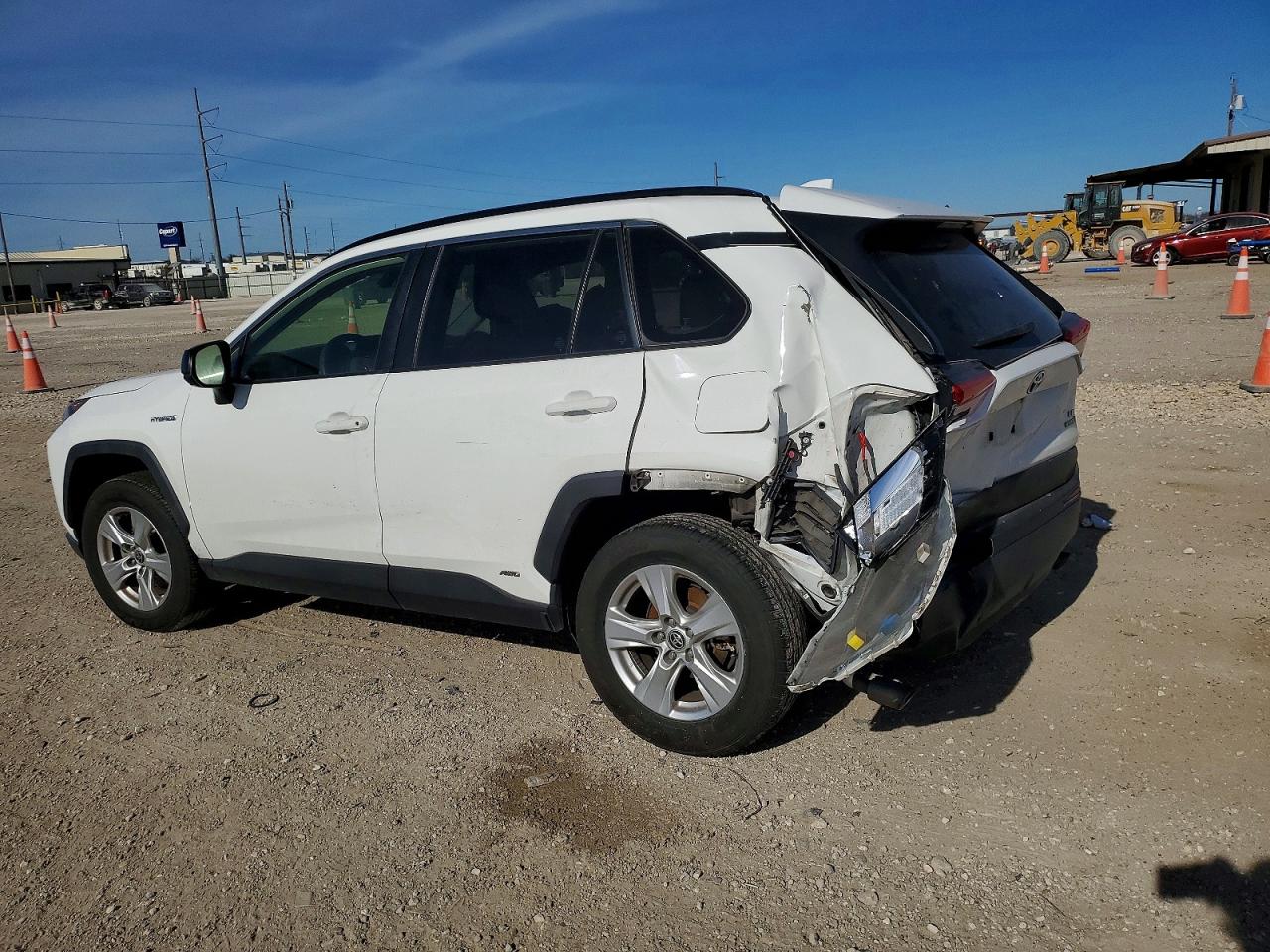 2021 TOYOTA RAV4 LE photo 2