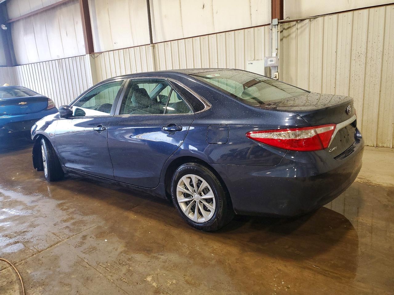 2016 TOYOTA CAMRY LE photo 2