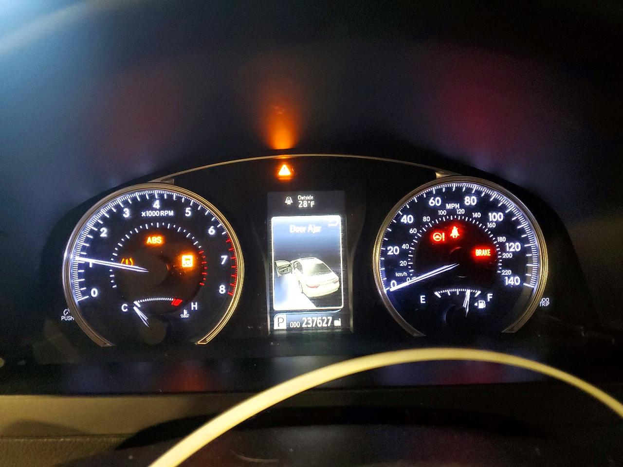 2016 TOYOTA CAMRY LE photo 9