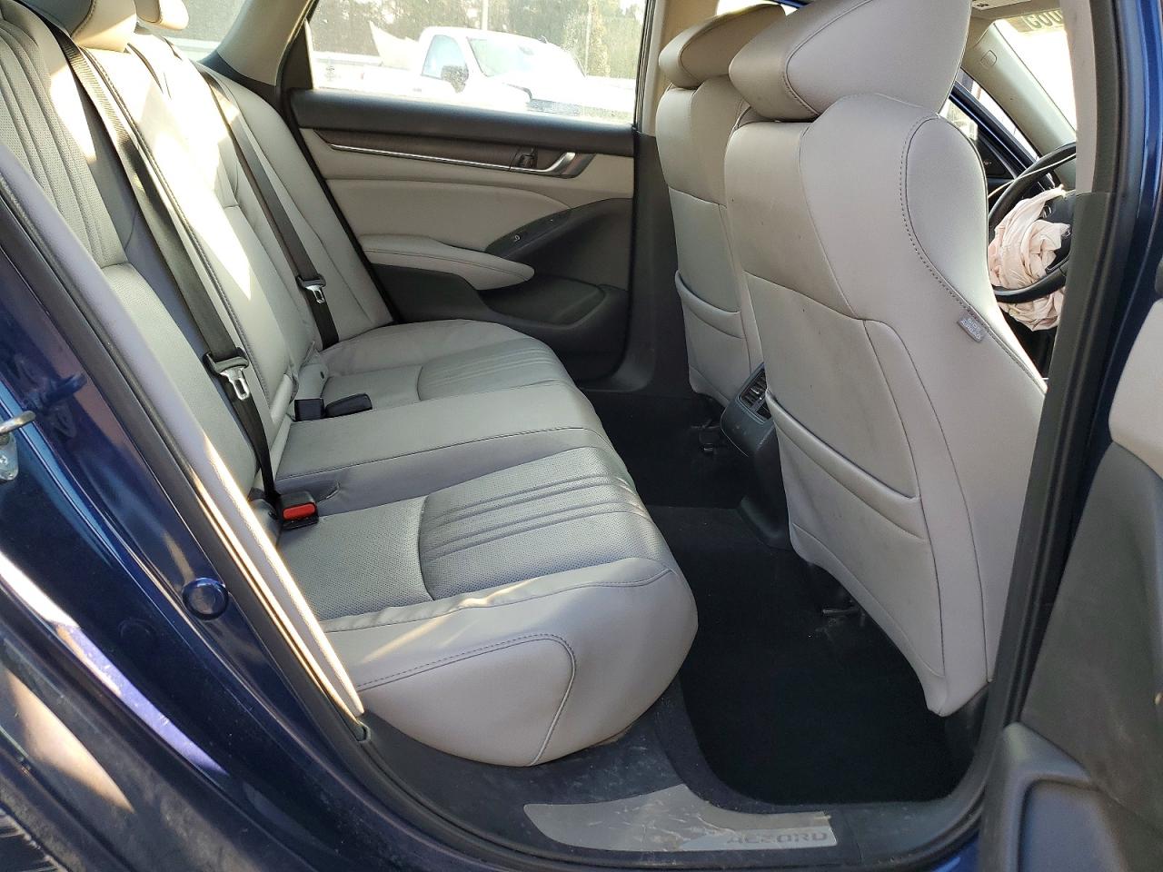 2018 HONDA ACCORD TOURING HYBRID photo 10