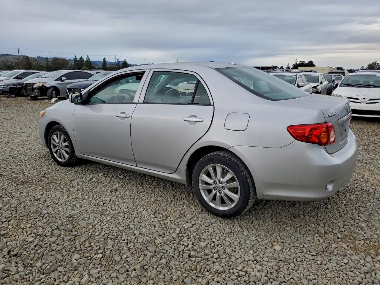 2010 TOYOTA COROLLA BASE photo 3