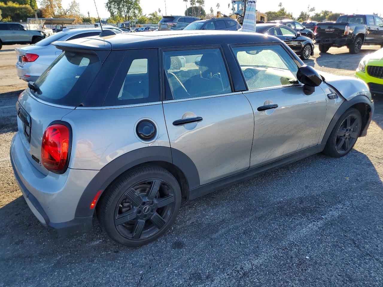 2024 MINI COOPER S photo 3