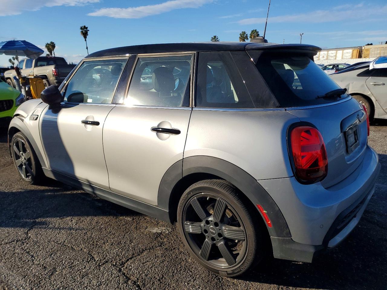2024 MINI COOPER S photo 2