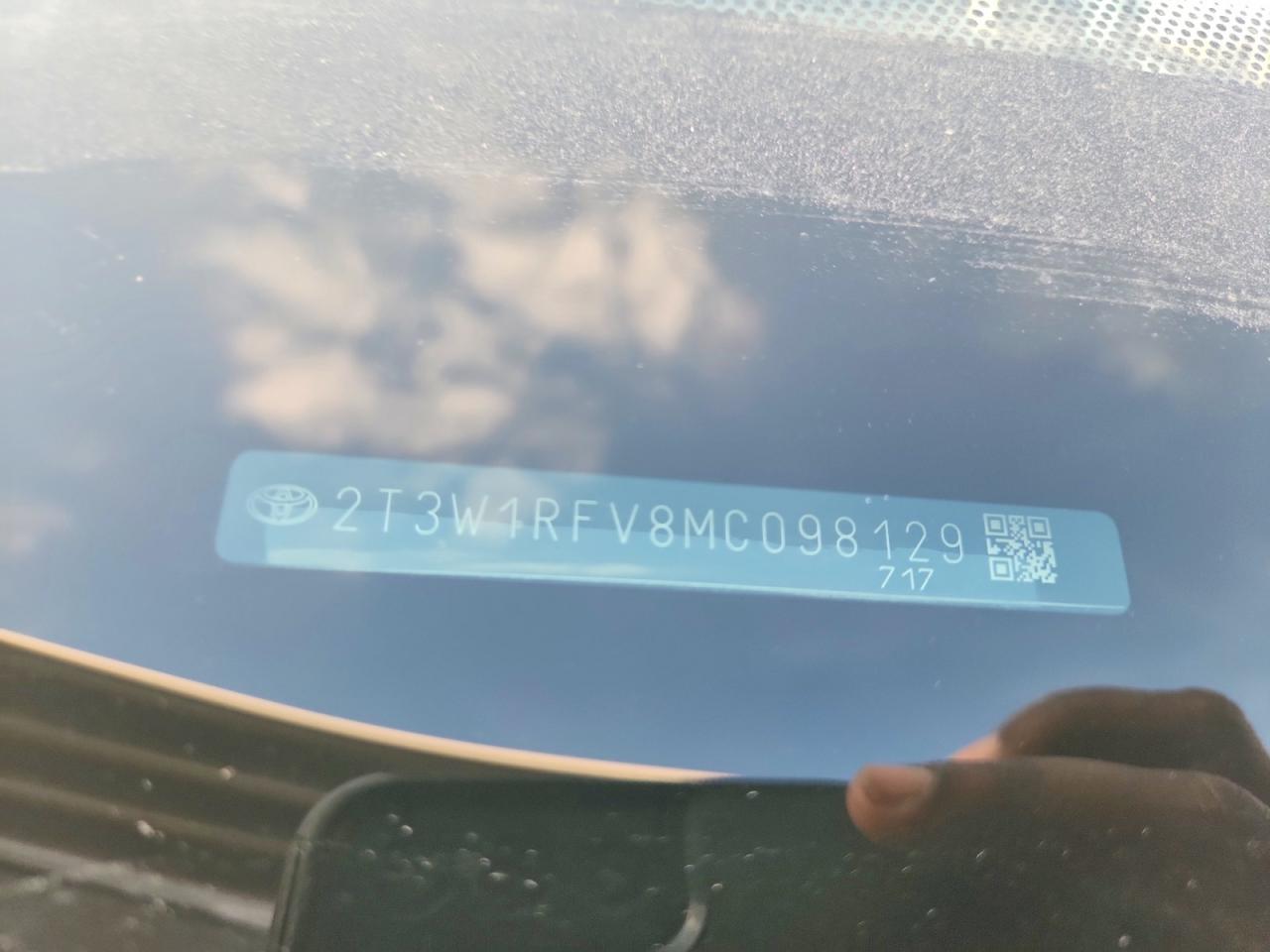 2021 TOYOTA RAV4 XLE photo 12