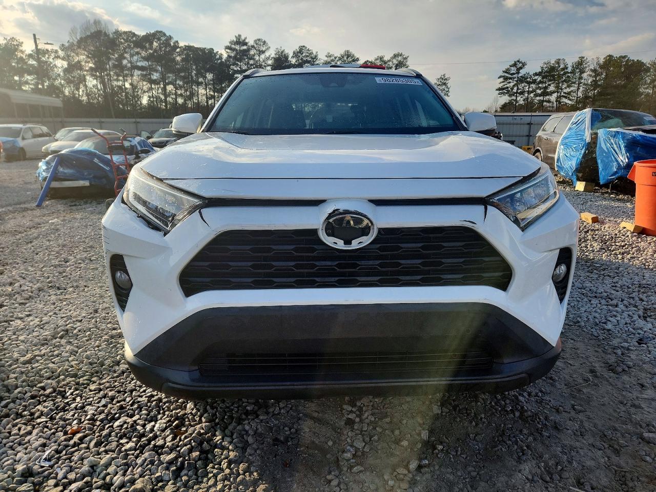 2021 TOYOTA RAV4 XLE photo 5