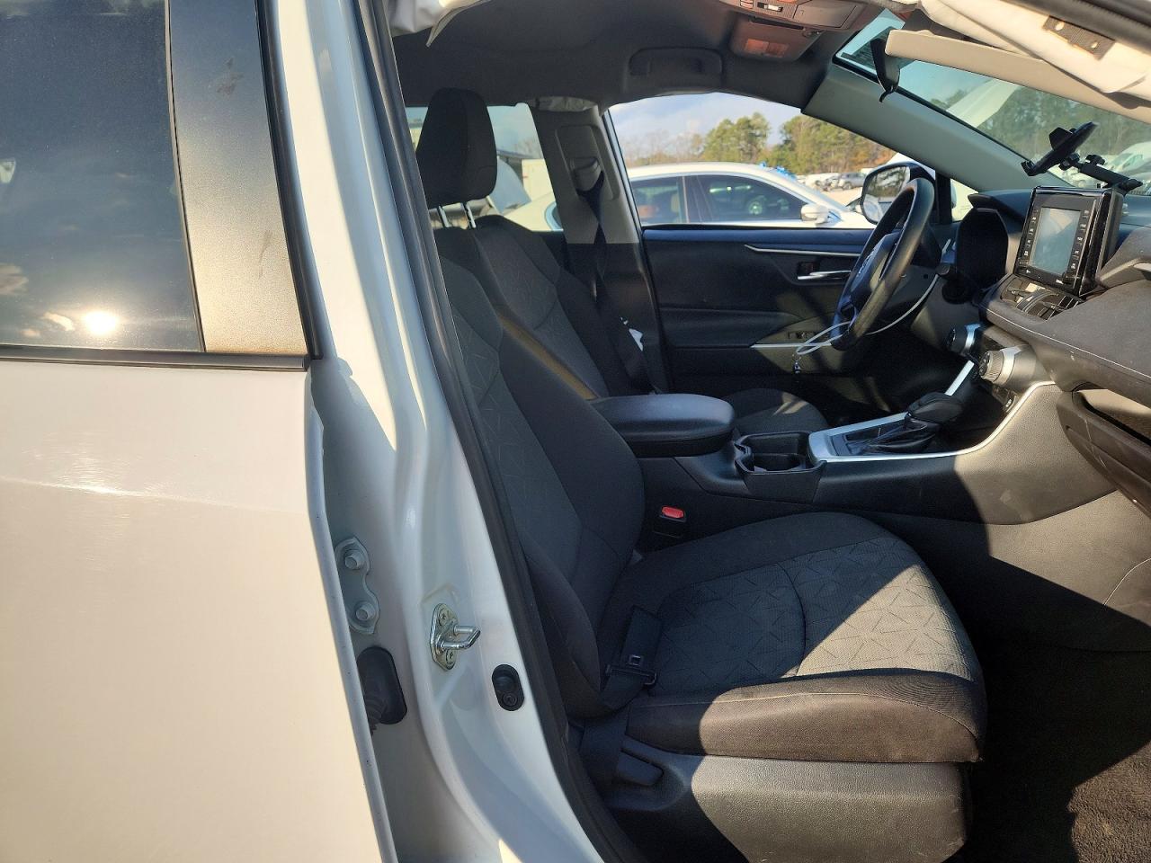 2021 TOYOTA RAV4 XLE photo 7