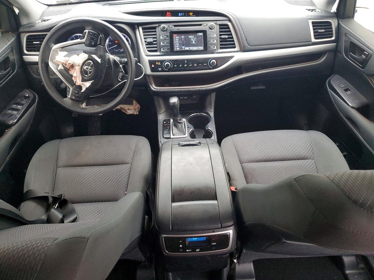 2019 TOYOTA HIGHLANDER LE photo 8