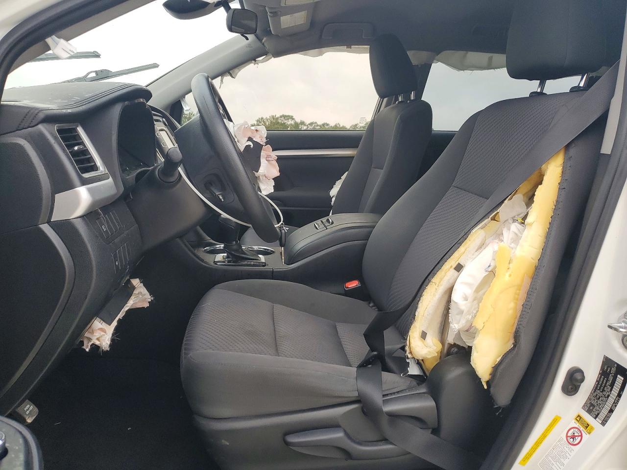 2019 TOYOTA HIGHLANDER LE photo 7