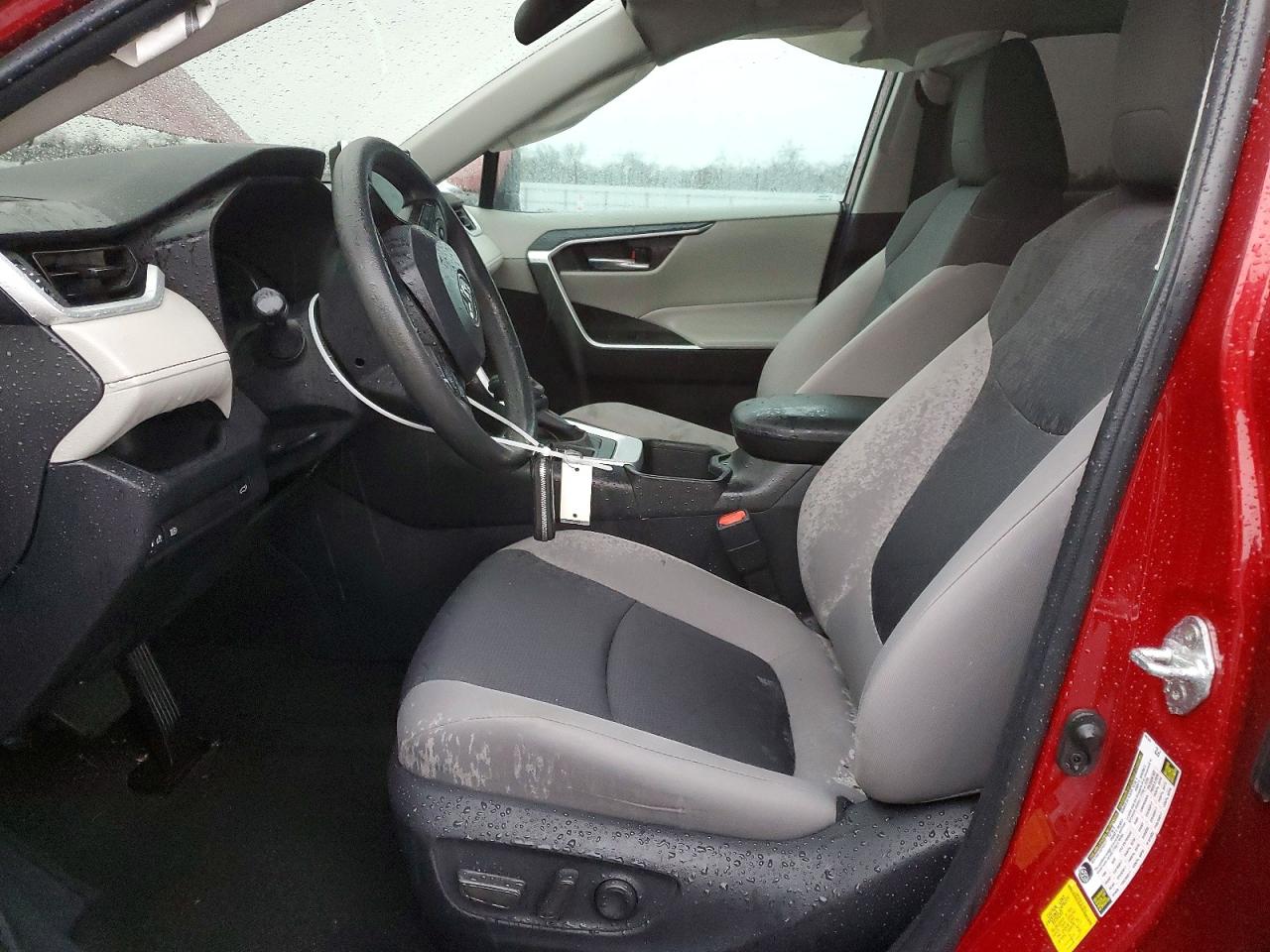 2024 TOYOTA RAV4 XLE photo 7