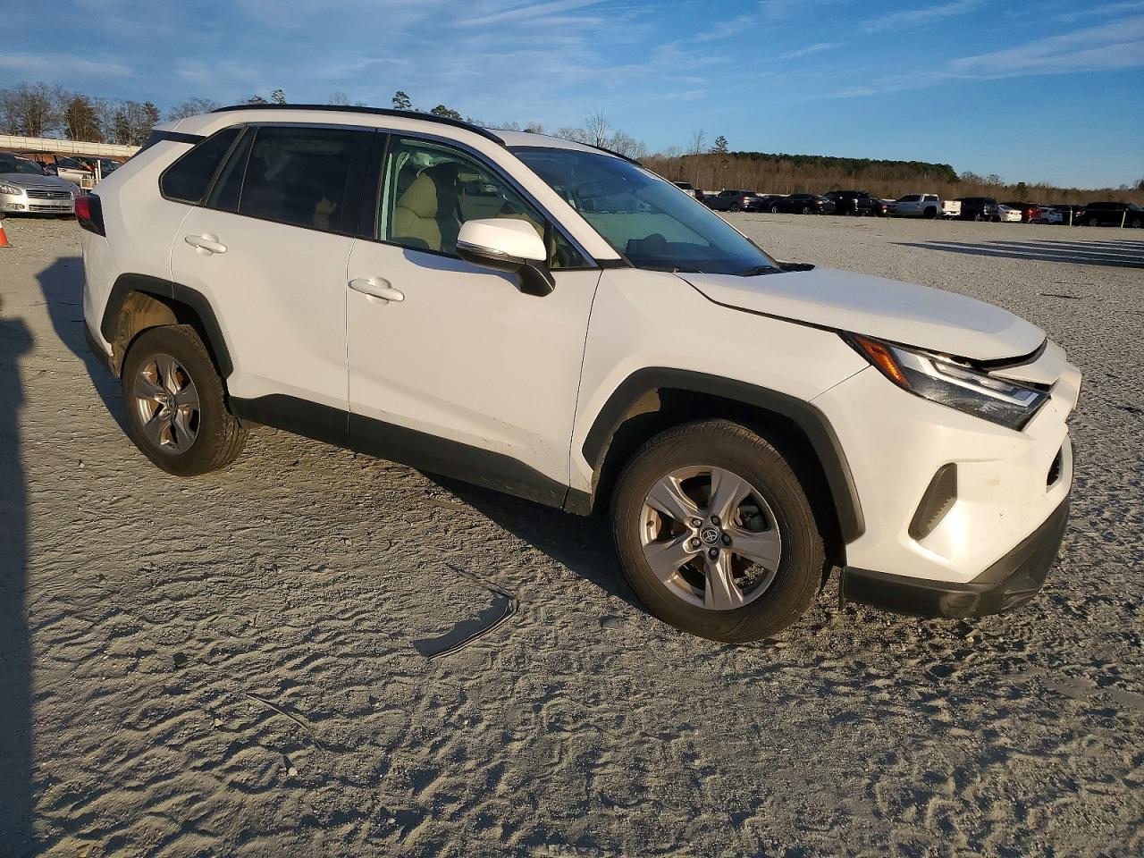 2022 TOYOTA RAV4 XLE photo 4
