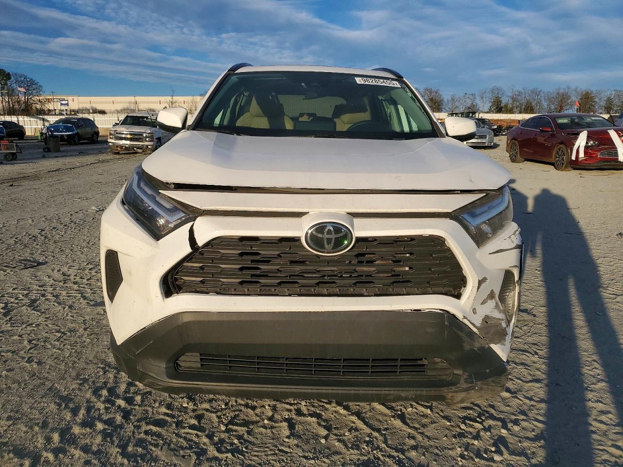 2022 TOYOTA RAV4 XLE photo 5