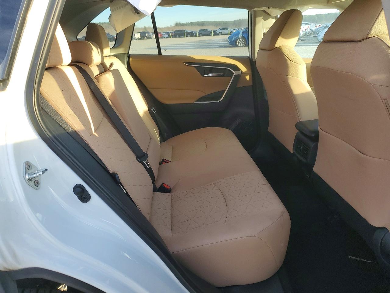 2022 TOYOTA RAV4 XLE photo 11