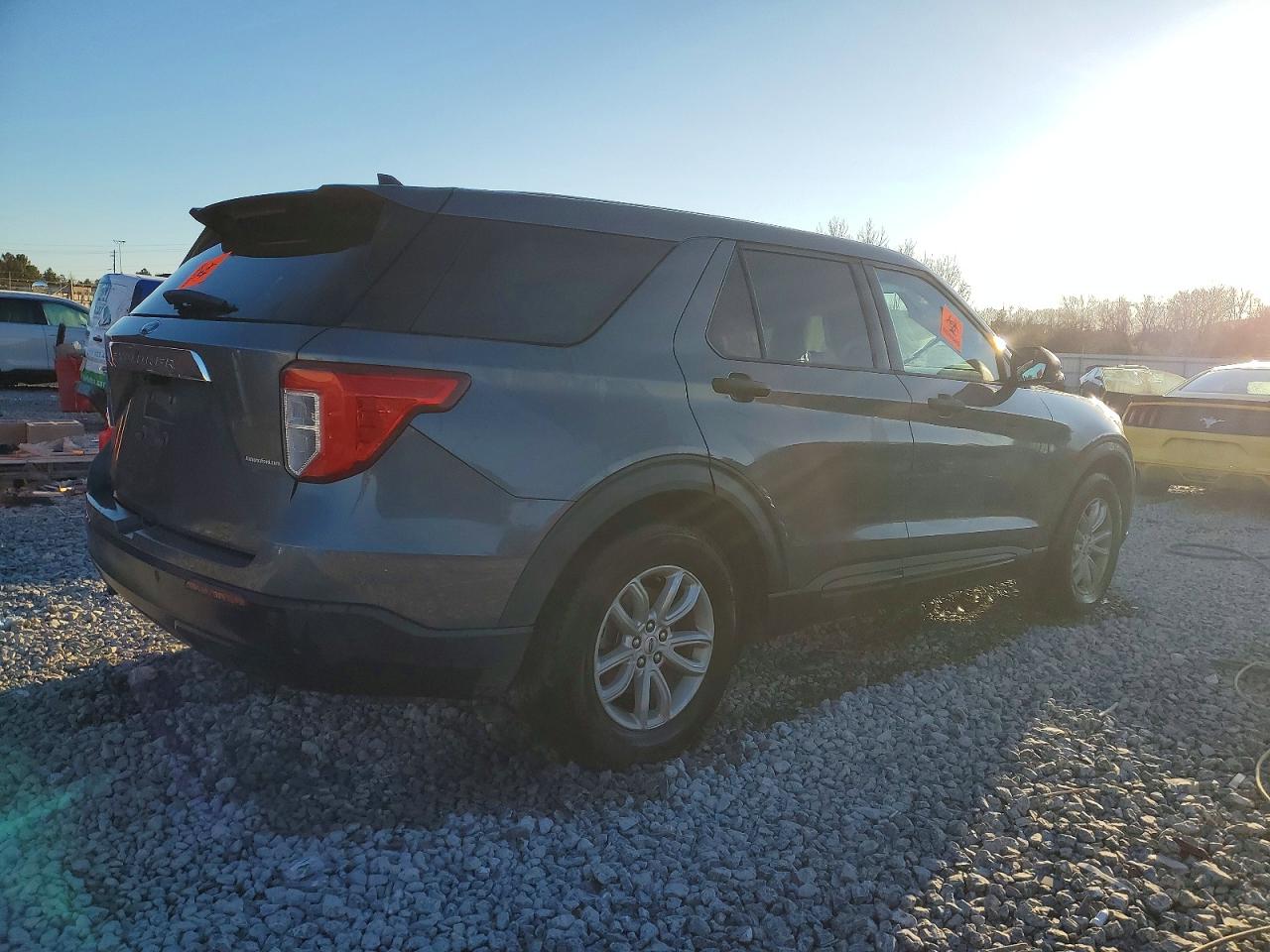 2021 FORD EXPLORER photo 3