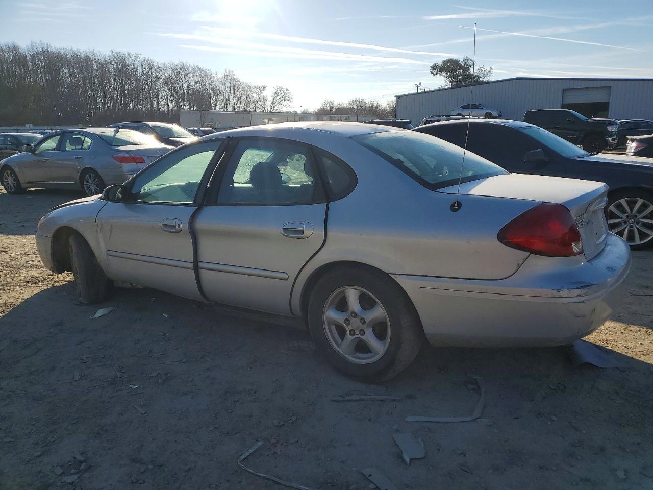 2004 FORD TAURUS SE photo 2