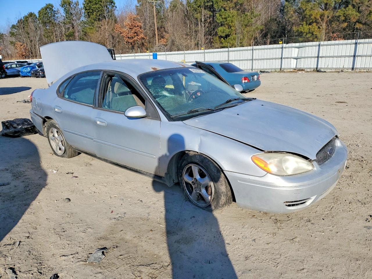 2004 FORD TAURUS SE photo 4